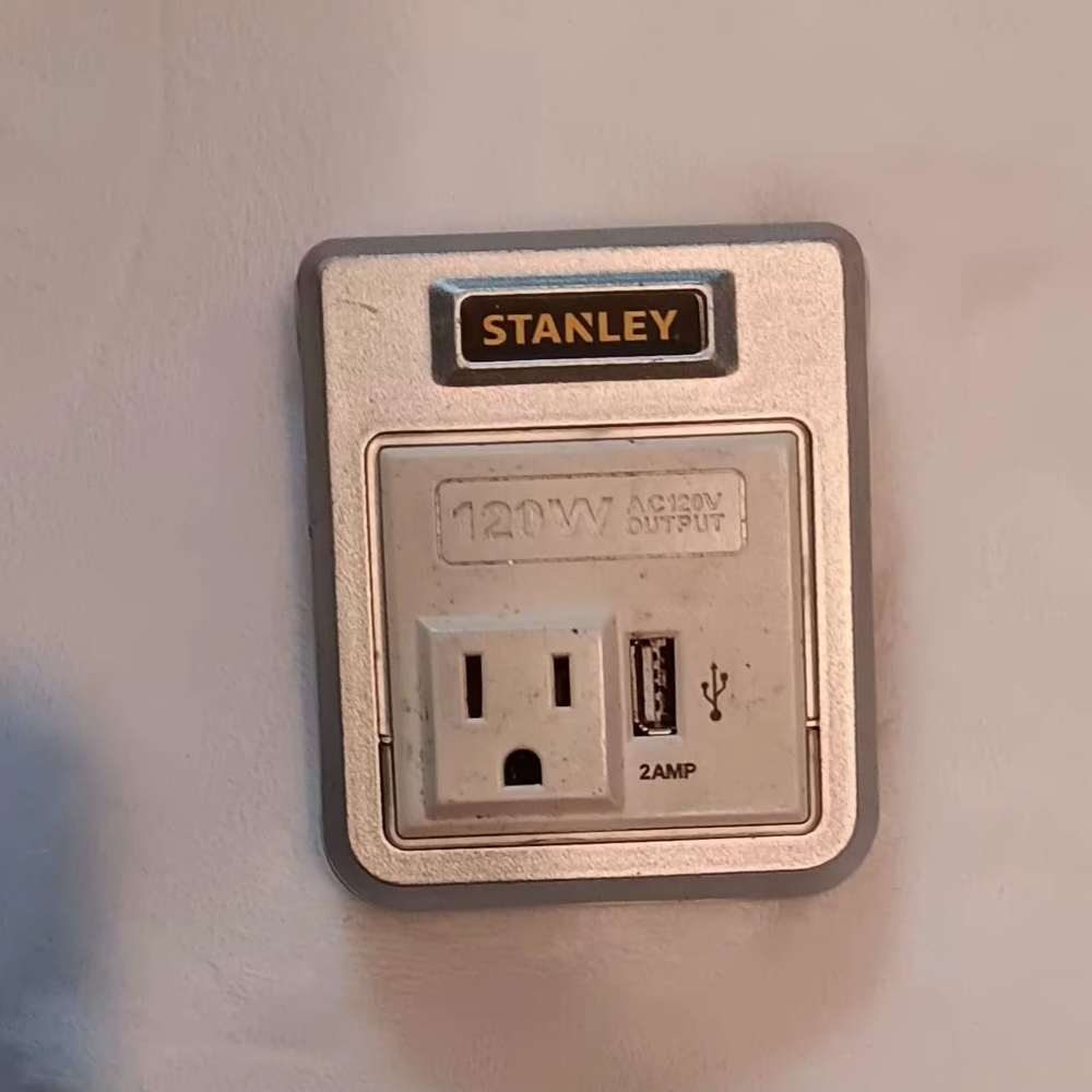 Stanley Power Inverter For Auto/Car
